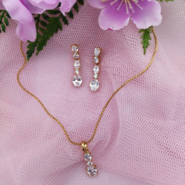 Conjunto de gargantilla y pendientes THALIA