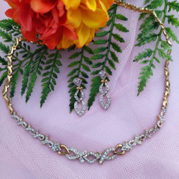 Conjunto de gargantilla y pendientes VERA