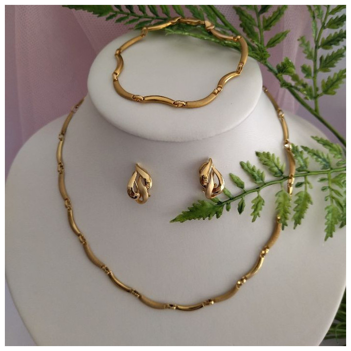 Conjunto de gargantilla, pulsera y pendientes CORAL