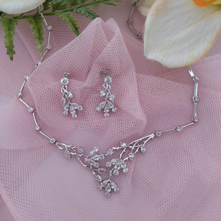 Conjunto de gargantilla y pendientes ANNA