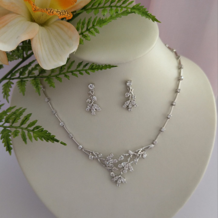 Conjunto de gargantilla y pendientes ANNA