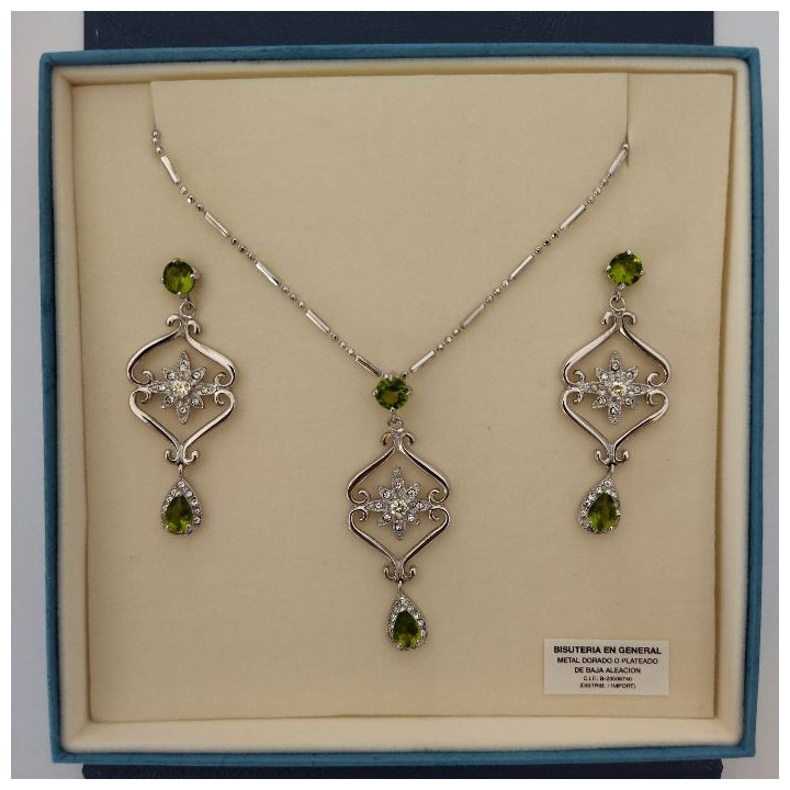 Conjunto de gargantilla y pendientes CHIC