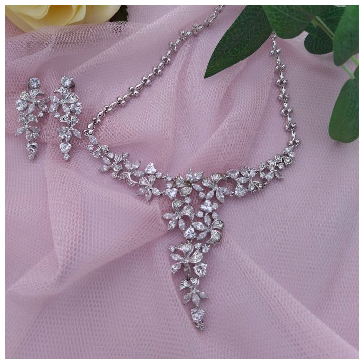 Conjunto de gargantilla y pendientes CRISTAL