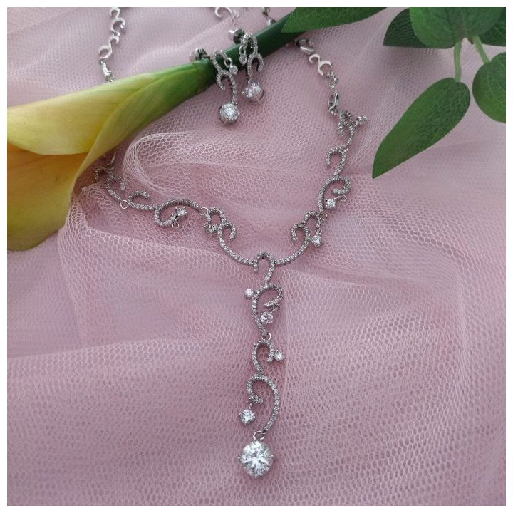 Conjunto de gargantilla y pendientes DULCE