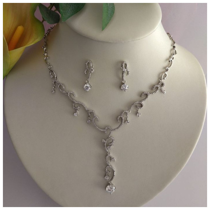 Conjunto de gargantilla y pendientes DULCE