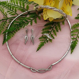 Conjunto de gargantilla, brazalete, anillo y pendientes ENMA