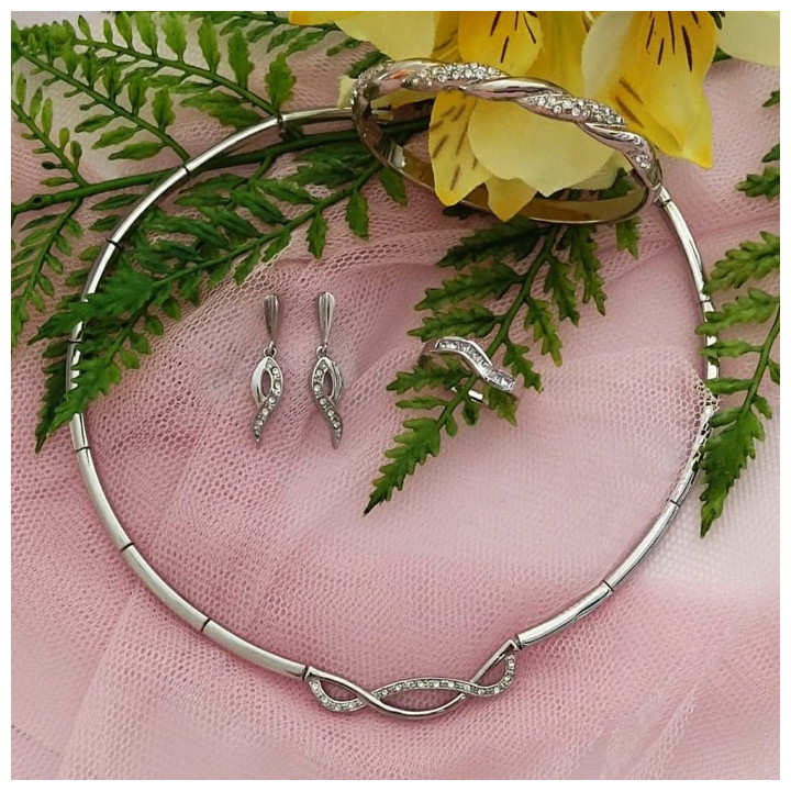 Conjunto de gargantilla, brazalete, anillo y pendientes ENMA