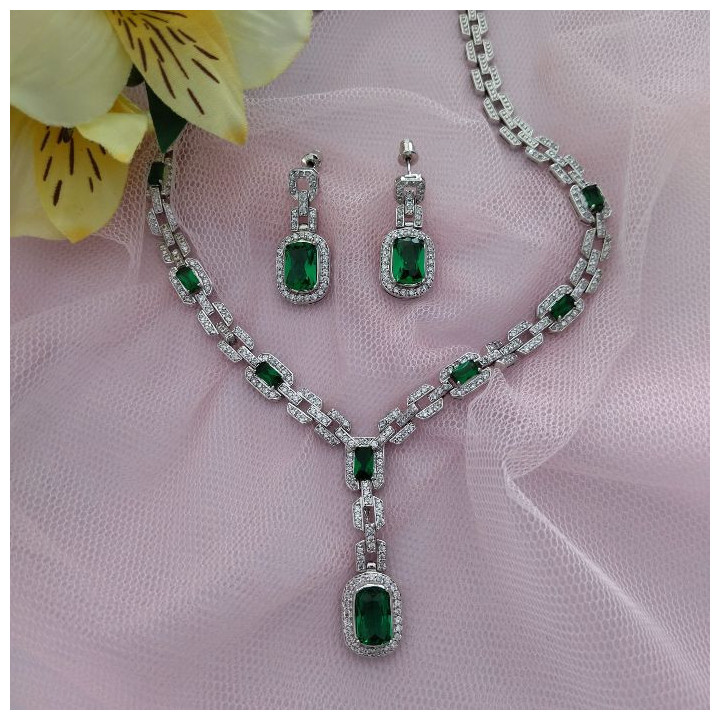 Conjunto de gargantilla y pendientes ESMERALDA