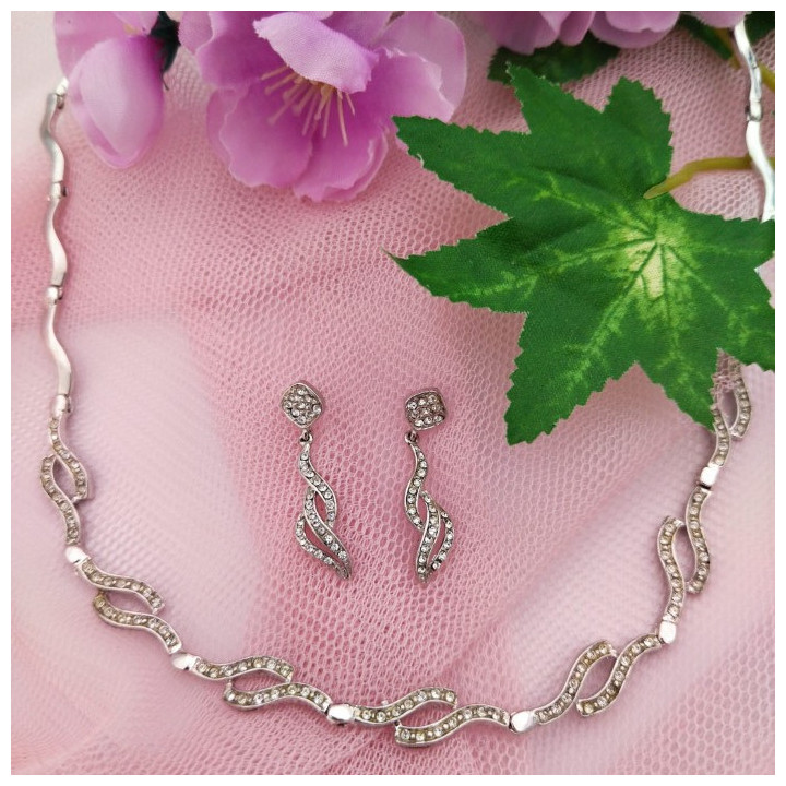 Conjunto de gargantilla y pendientes FIONA