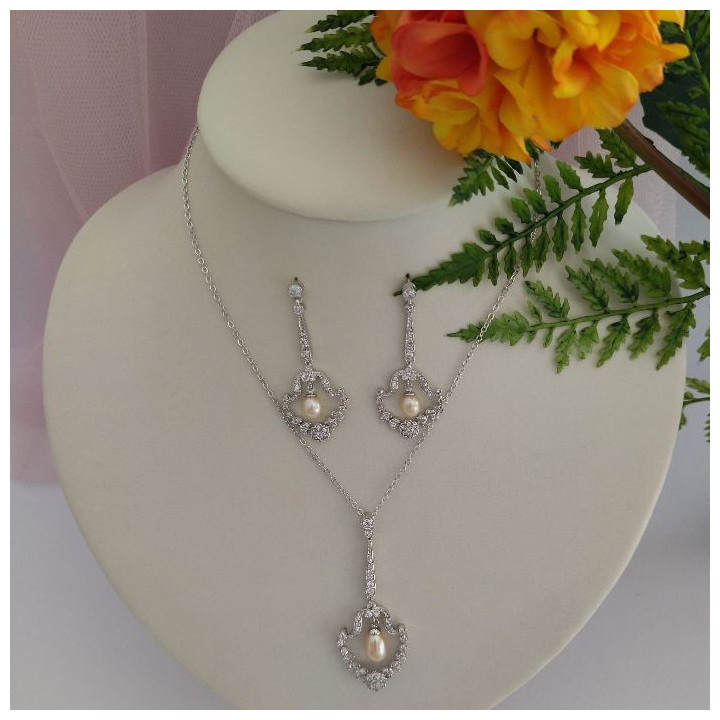 Conjunto de gargantilla y pendientes GALA