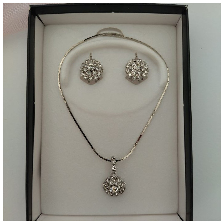 Conjunto de gargantilla y pendientes JANET