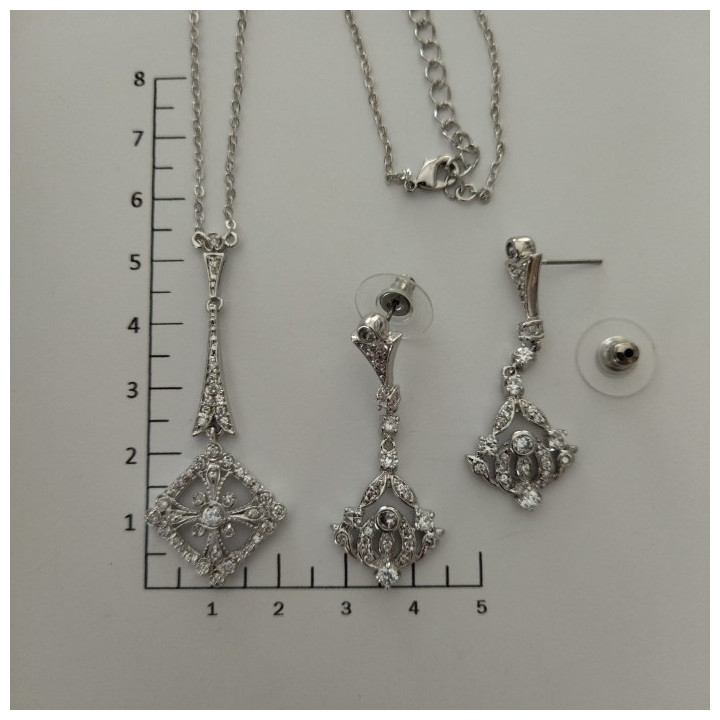 Conjunto de gargantilla y pendientes LARA