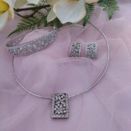 Conjunto de gargantilla, brazalete y pendientes LUNA