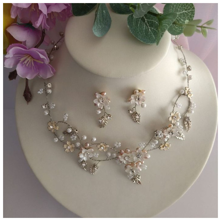 Conjunto de gargantilla y pendientes MAGIC