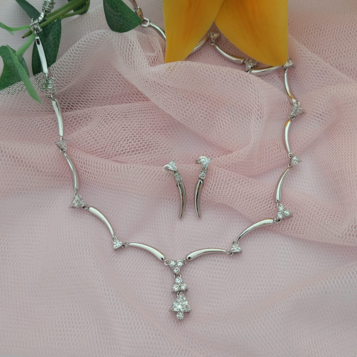 Conjunto de gargantilla y pendientes MARIE