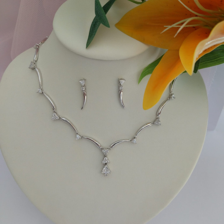 Conjunto de gargantilla y pendientes MARIE