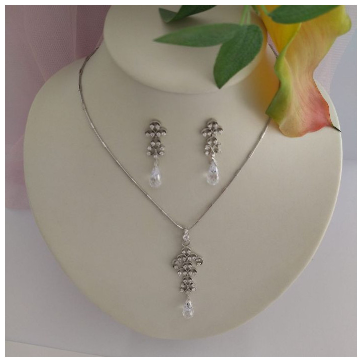 Conjunto de gargantilla y pendientes ROSE
