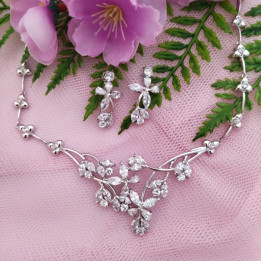 Conjunto de gargantilla y pendientes SALLY