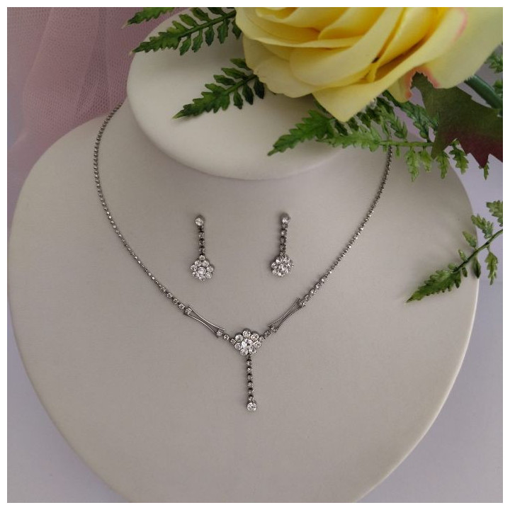 Conjunto de gargantilla y pendientes VALERIA