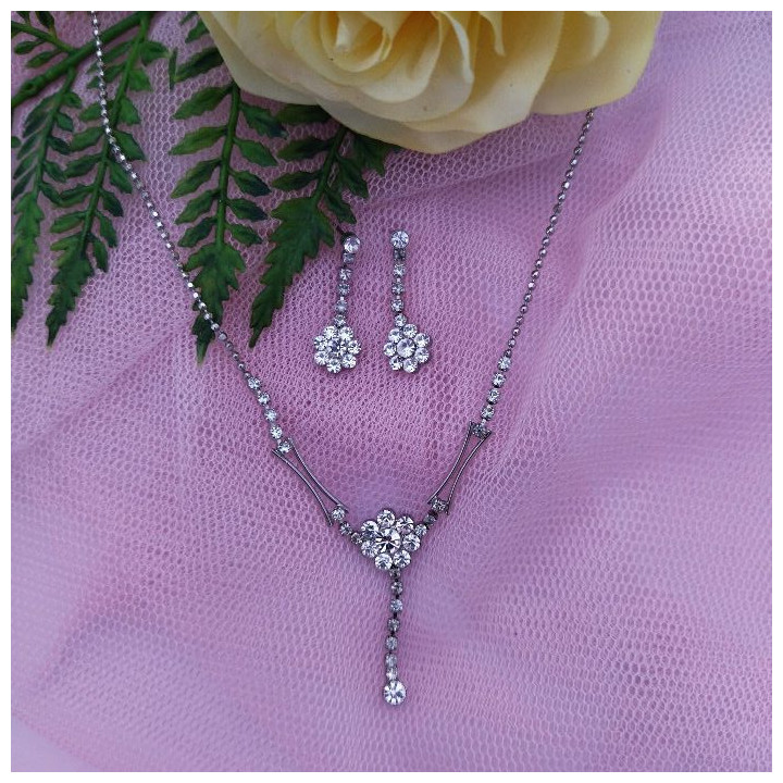 Conjunto de gargantilla y pendientes VALERIA