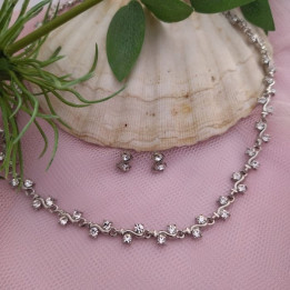 Conjunto de gargantilla y pendientes WISH