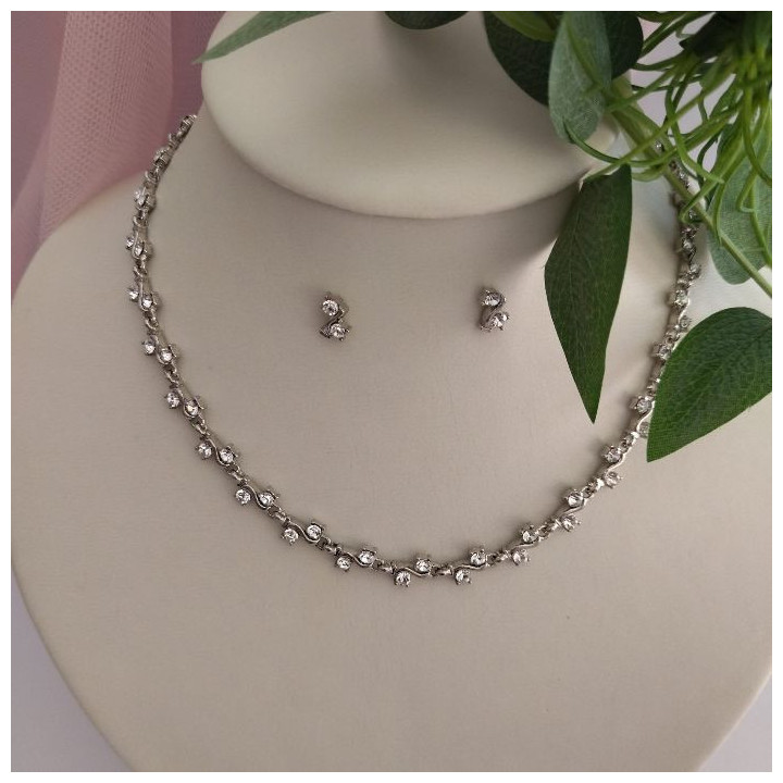 Conjunto de gargantilla y pendientes WISH