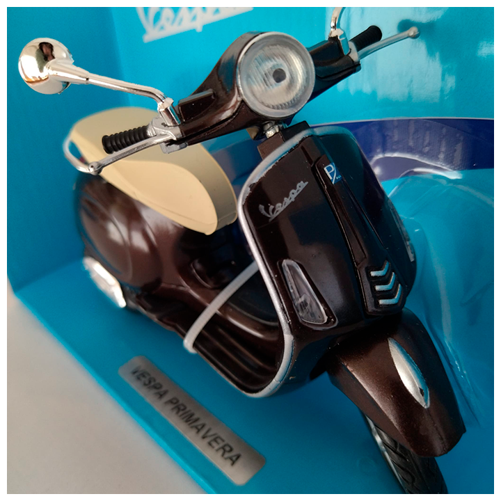 Vespa de colección Primavera negra