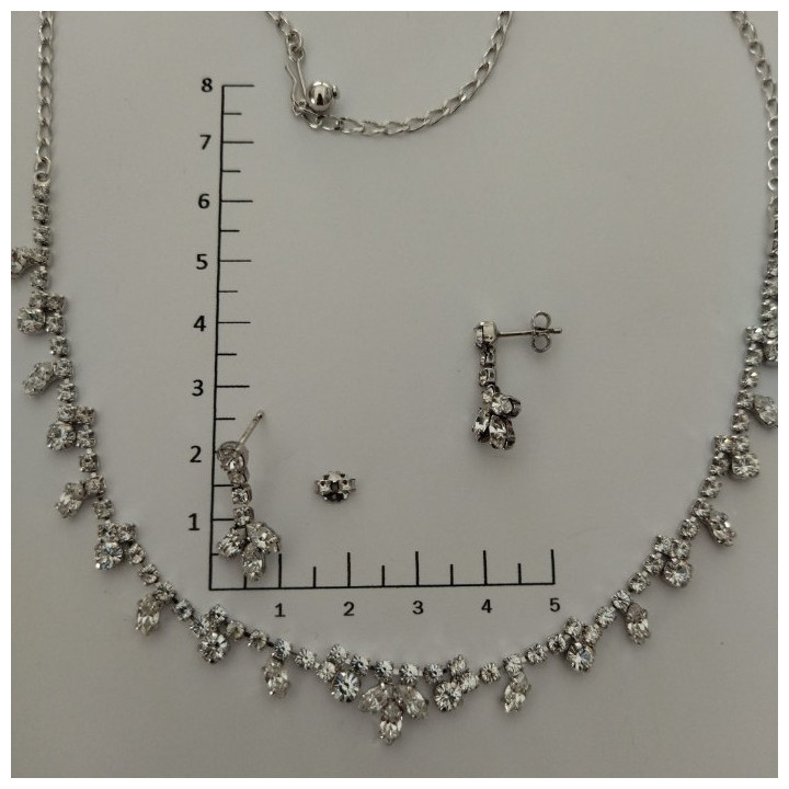 Conjunto de gargantilla y pendientes LIVVIE