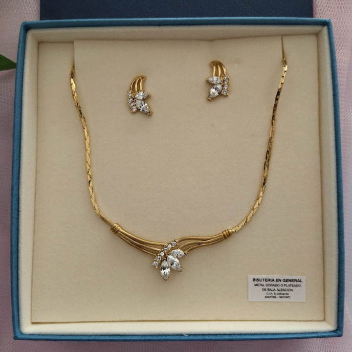 Conjunto de gargantilla y pendientes ABRIL