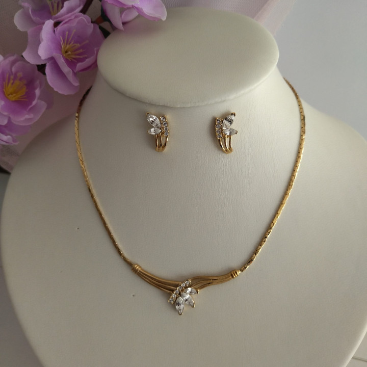 Conjunto de gargantilla y pendientes ABRIL