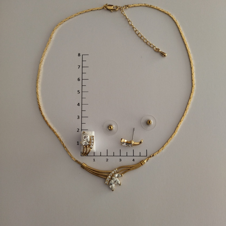 Conjunto de gargantilla y pendientes ABRIL