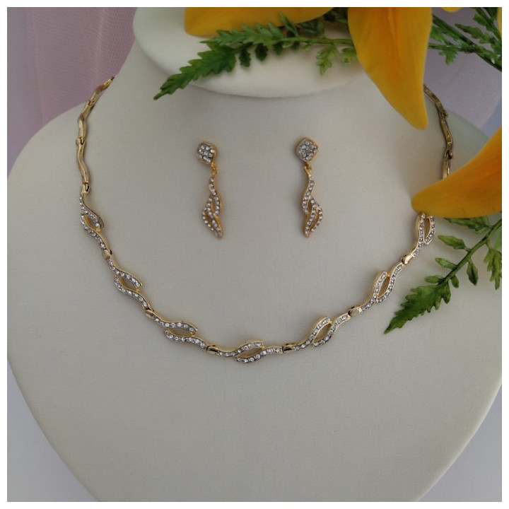 Conjunto de gargantilla y pendientes CHER