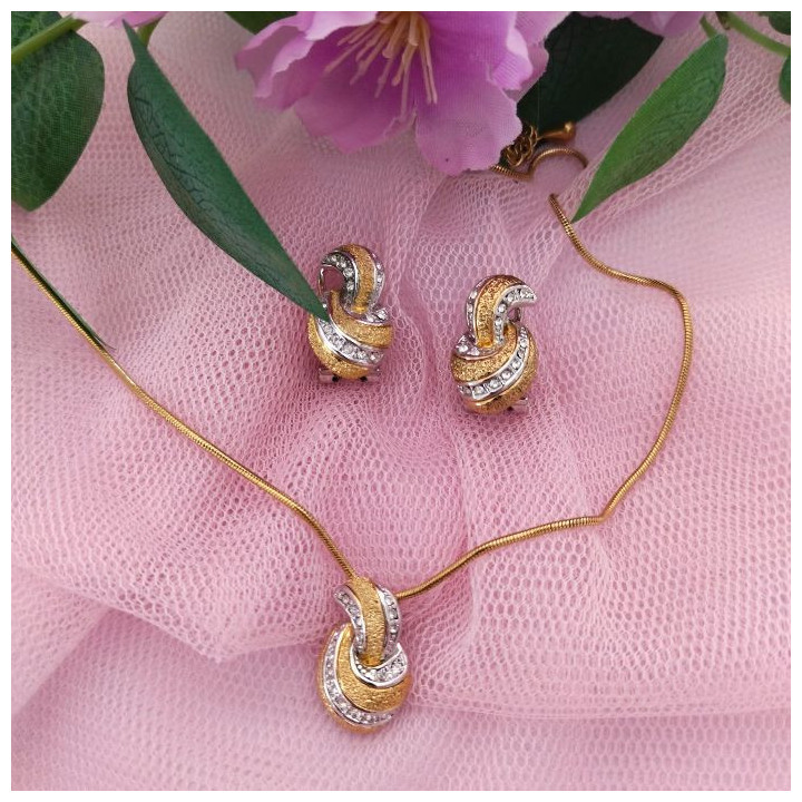 Conjunto de gargantilla y pendientes EMILY