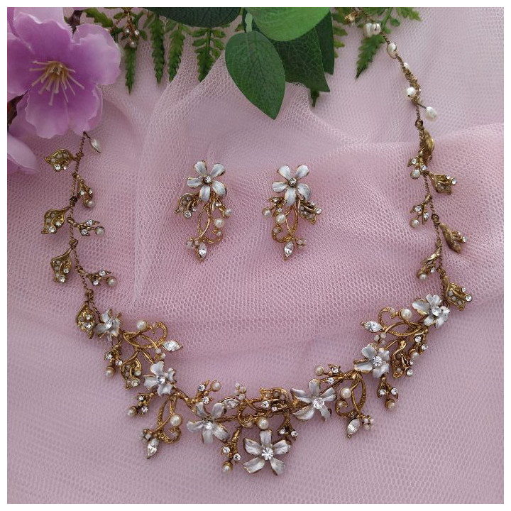 Conjunto de gargantilla y pendientes FLOR