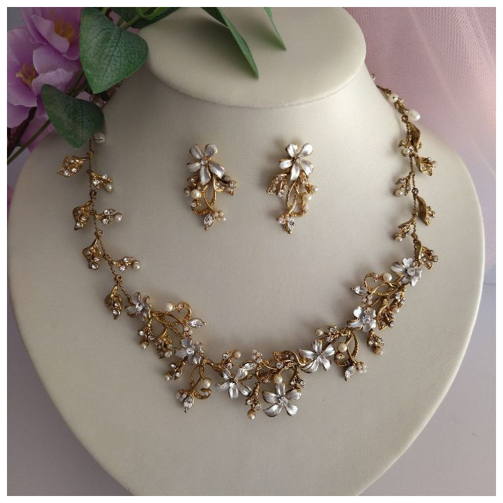 Conjunto de gargantilla y pendientes FLOR