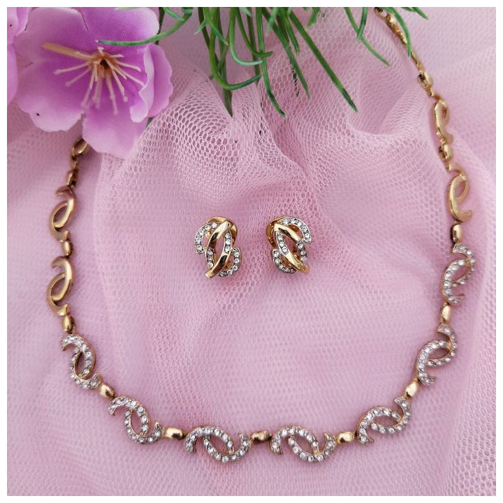 Conjunto de gargantilla y pendientes JADE