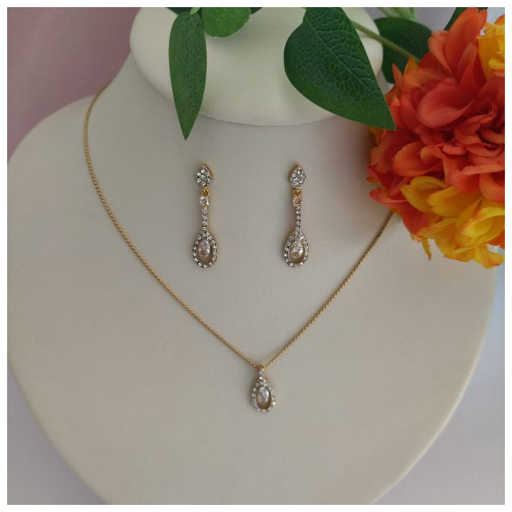 Conjunto de gargantilla y pendientes MELODY